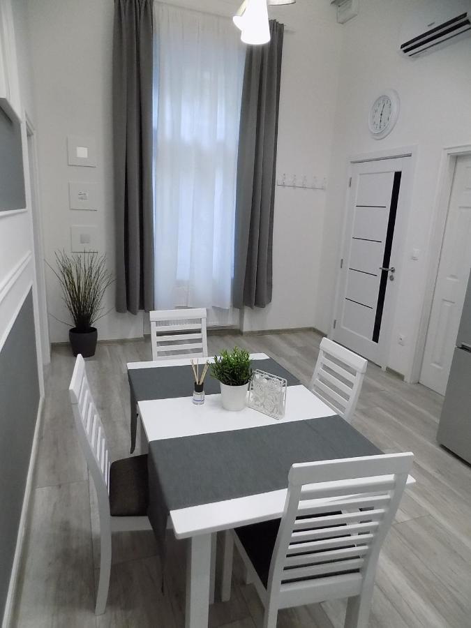 A10 Alkotmany B Apartment Budapest Extérieur photo