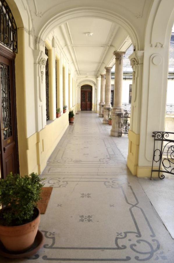 A10 Alkotmany B Apartment Budapest Extérieur photo
